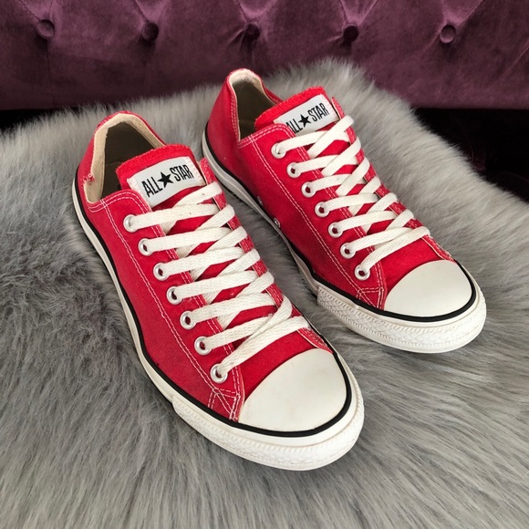 ❌SOLD❌Converse low top classic red sneakers - Picture 2 of 8